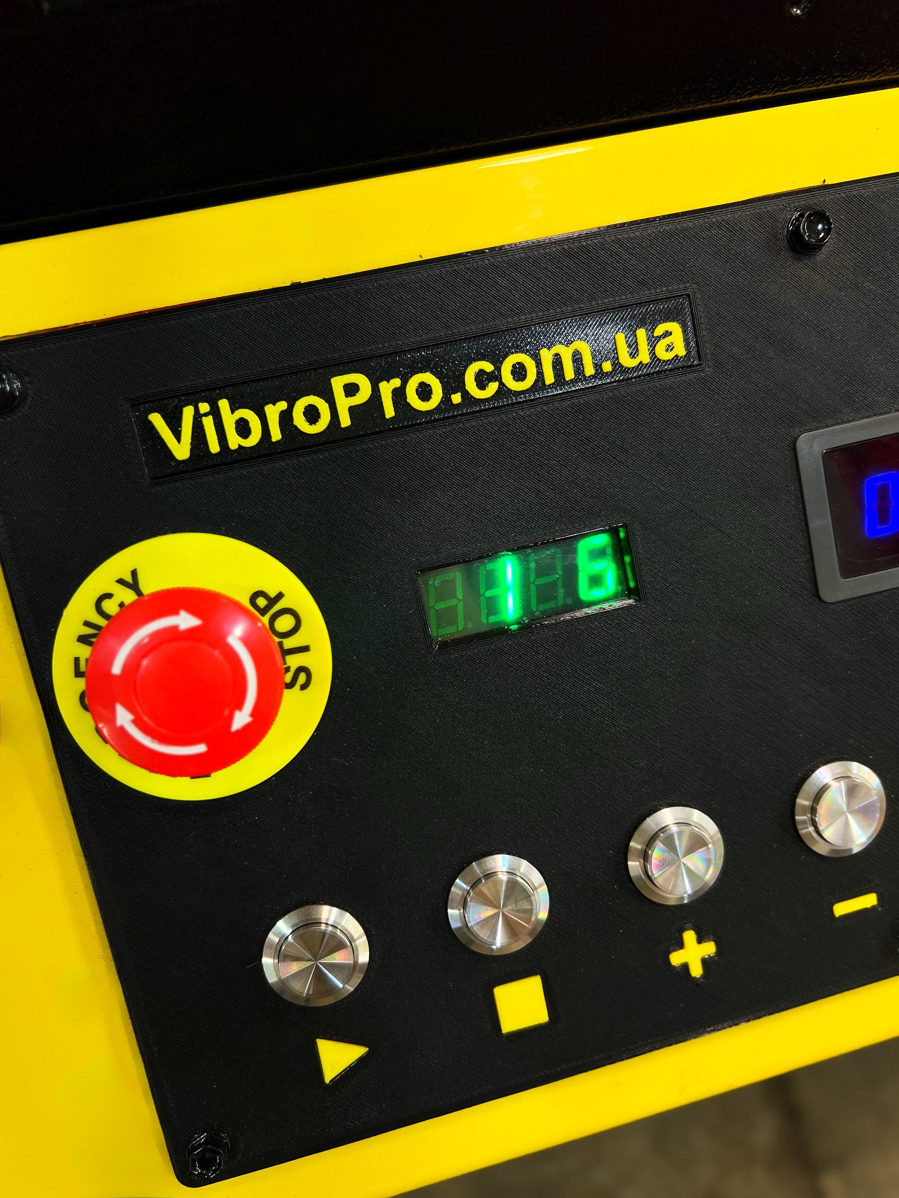 VibroPro stand control panel: stop button, display and adjustment knobs